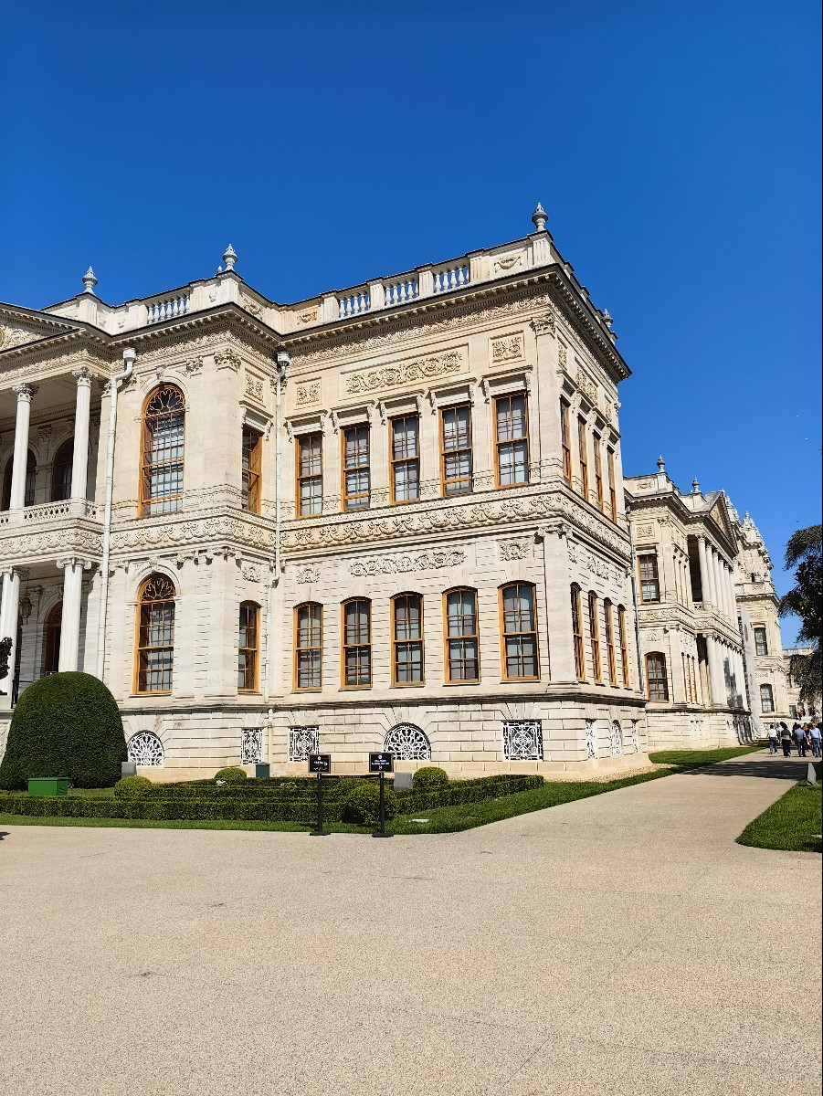 Dolmabahçe Sarayı